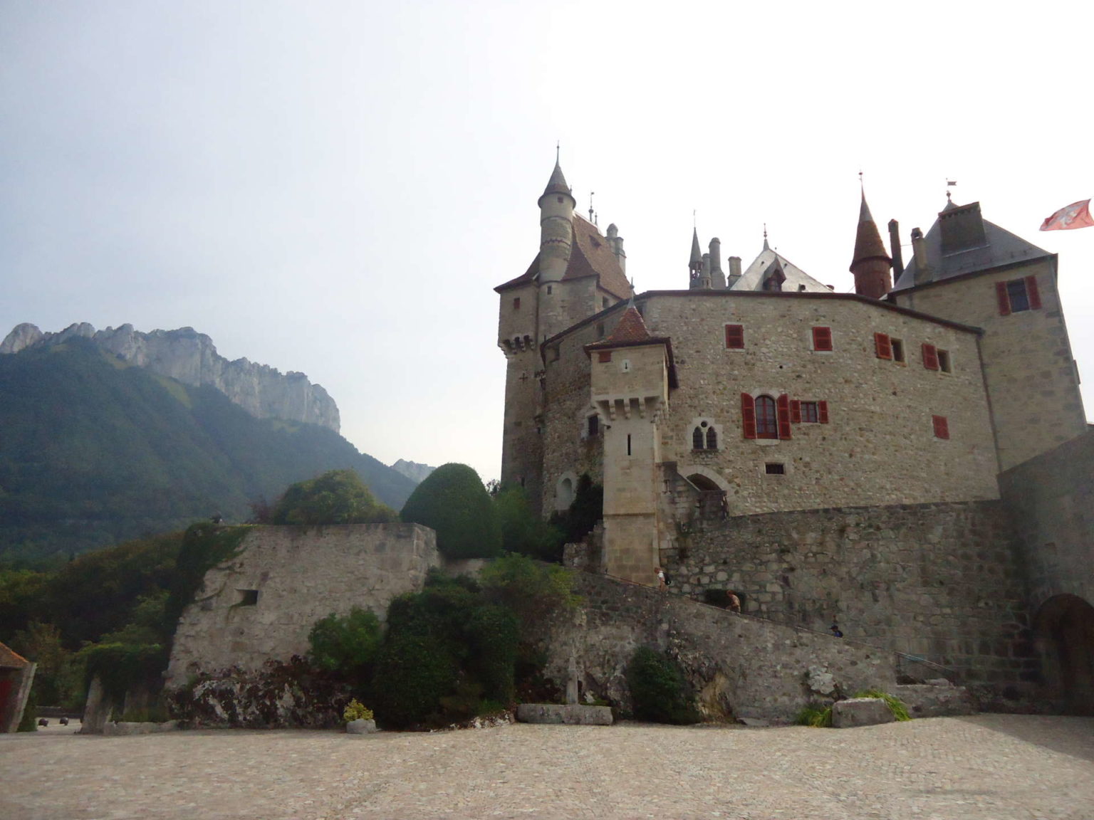 Visite du château de Menthon Saint Bernard, le mardi 27 août 2019 La ReNaissance Visite du château de Menthon Saint Bernard, le mardi 27 août 2019 La ReNaissance